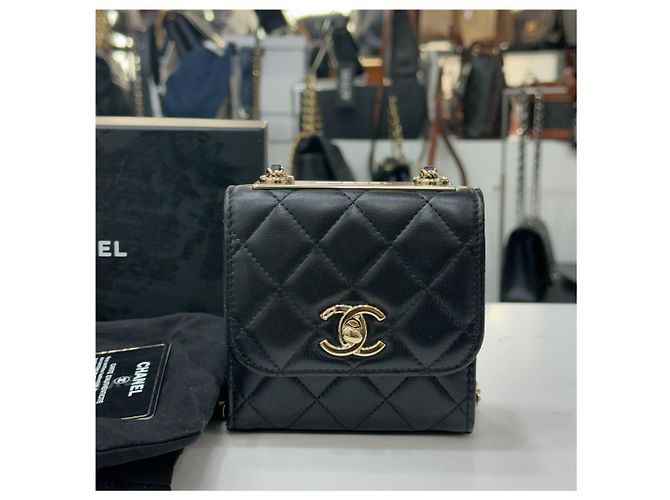 Chanel Mini borsa a catena Trendy CC in agnello nero e oro - vista 3