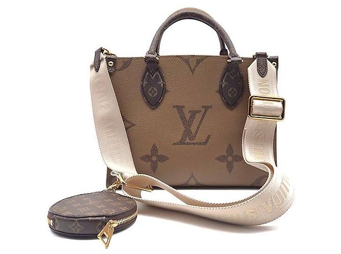 Louis Vuitton Monogram OnTheGo PM Marrom - vista 3
