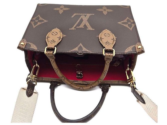 Louis Vuitton Monogram OnTheGo PM Marrom - vista 6