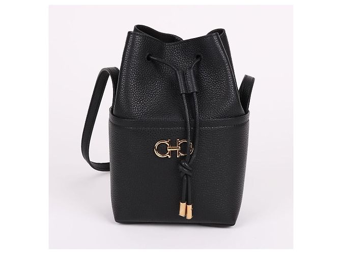 Salvatore Ferragamo Mini borsa a secchiello crossbody Gancini nera Ferragamo Nero - vista 2
