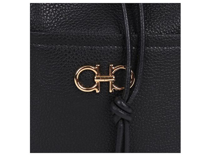 Salvatore Ferragamo Mini borsa a secchiello crossbody Gancini nera Ferragamo Nero - vista 3
