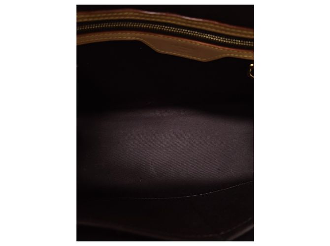 Louis Vuitton Borsa a tracolla Brea in vernice bordeaux Rosso - vista 4