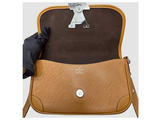 Louis Vuitton Borsa a tracolla a spalla Epice Gold Miel D'oro - vista 7