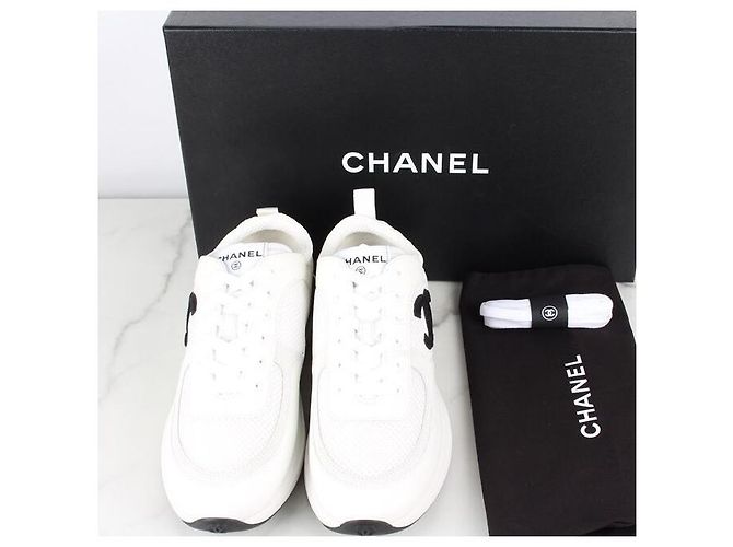 Chanel Sneakers in mesh e scamosciato in pelle di vitello bianco - vista 2
