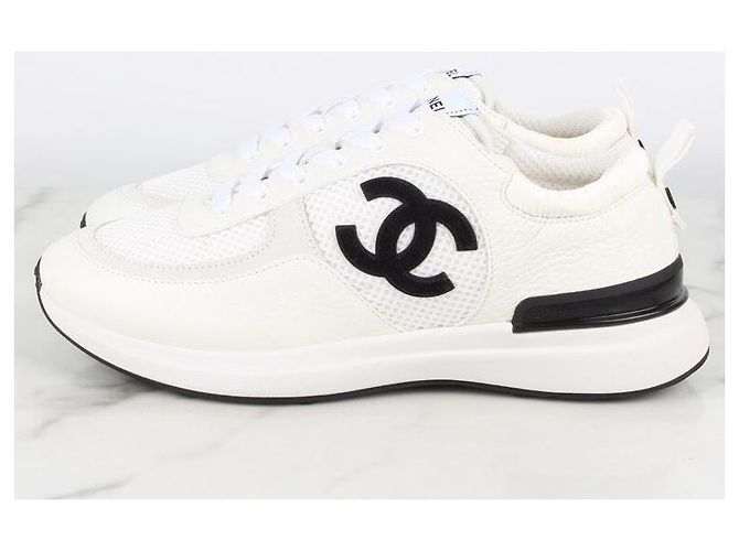 Chanel Sneakers in mesh e scamosciato in pelle di vitello bianco - vista 4