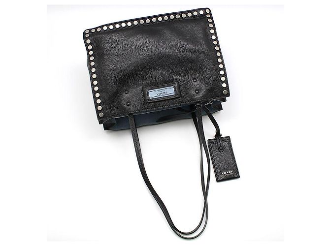 Prada Borsa a tracolla Etiquette in pelle di vitello nera con borchie argentate Nero - vista 3