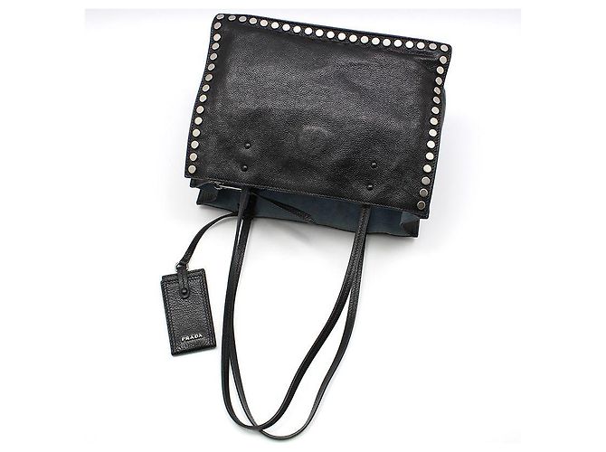 Prada Borsa a tracolla Etiquette in pelle di vitello nera con borchie argentate Nero - vista 4