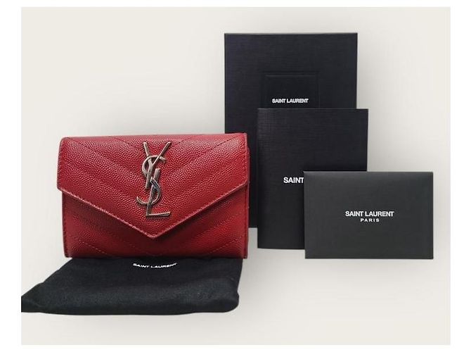 Saint Laurent Piccolo portafoglio matelassé rosso con monogramma e finiture argentate - vista 6