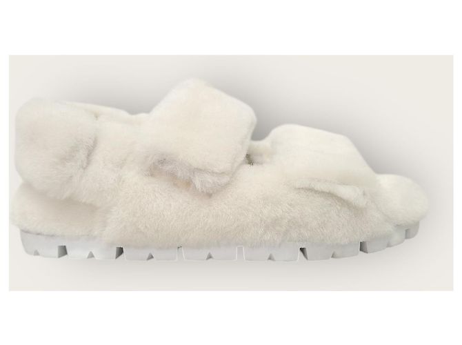 Prada Sandali con listino in shearling e logo a triangolo bianco - vista 2