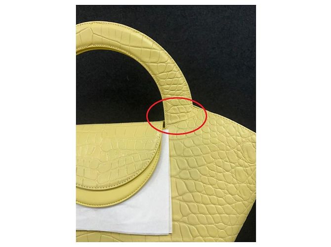 Bottega Veneta Borsa Tote Doll Medium in pelle goffrata Vanilla D'oro - vista 3