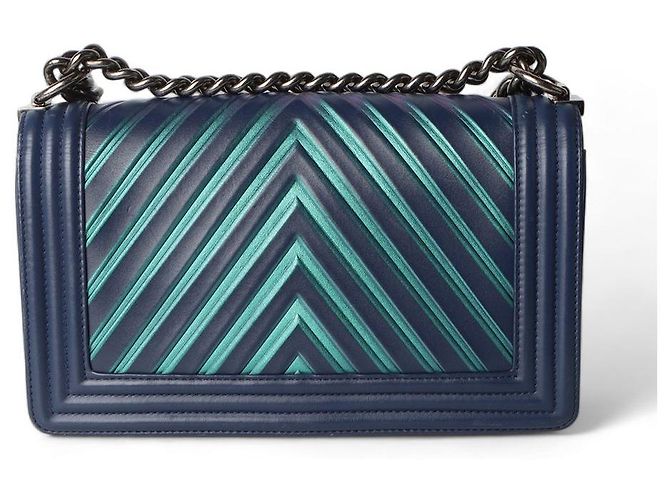 Chanel Borsa Boy in pelle di vitello Chevron Medium Argento Blu - vista 3
