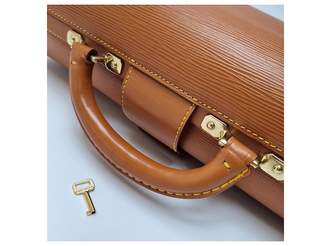Louis Vuitton Porte-documents Serviette en cuir Epi Fermoir Camel - vue 14