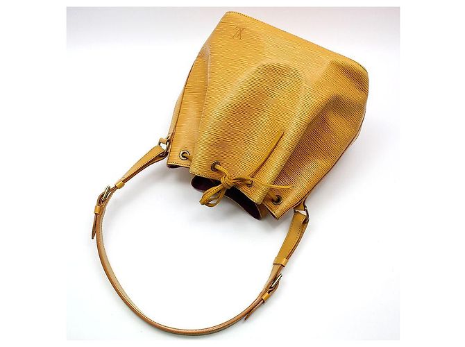 Louis Vuitton Borsa a tracolla Petit Noé in Epi giallo - vista 3