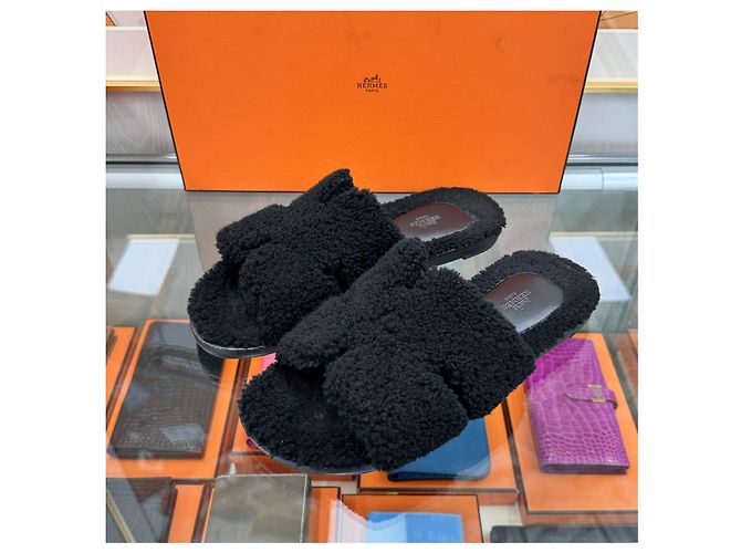 Hermès Pantofole in shearling Izmir Nero - vista 2