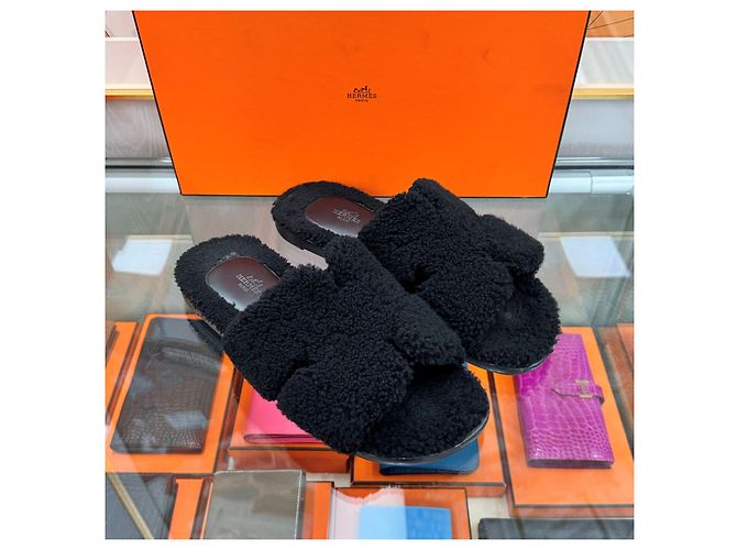 Hermès Pantofole in shearling Izmir Nero - vista 3