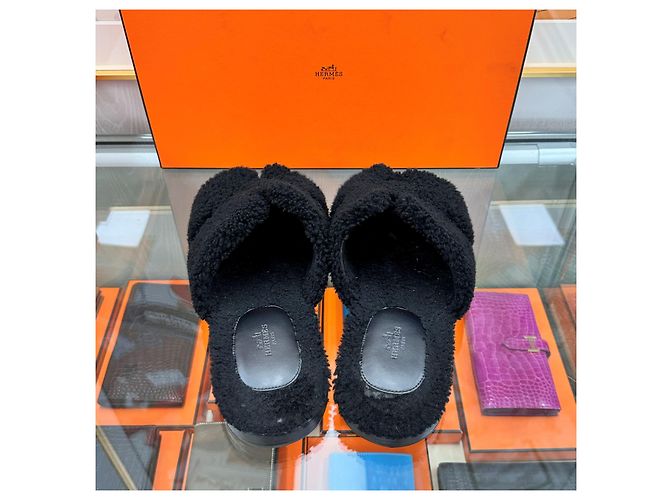 Hermès Pantofole in shearling Izmir Nero - vista 5