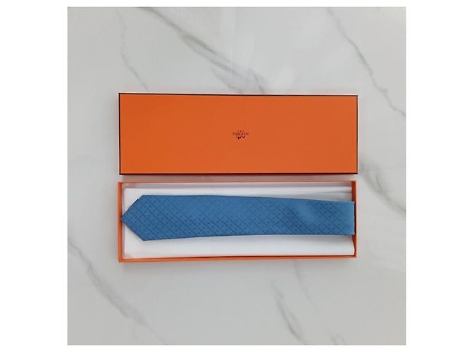 Nouvelle cravate Hermès en soie pour homme Bleu - vue 10