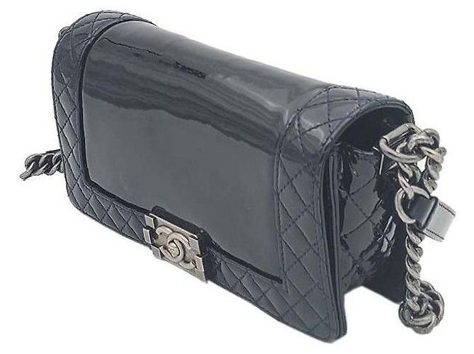 Chanel Borsa a tracolla Boy in vernice, misura Medium Nero - vista 2