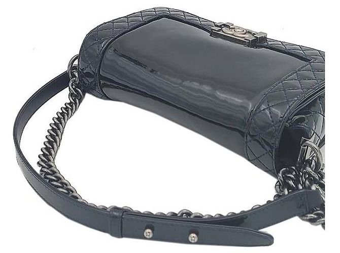 Chanel Borsa a tracolla Boy in vernice, misura Medium Nero - vista 4