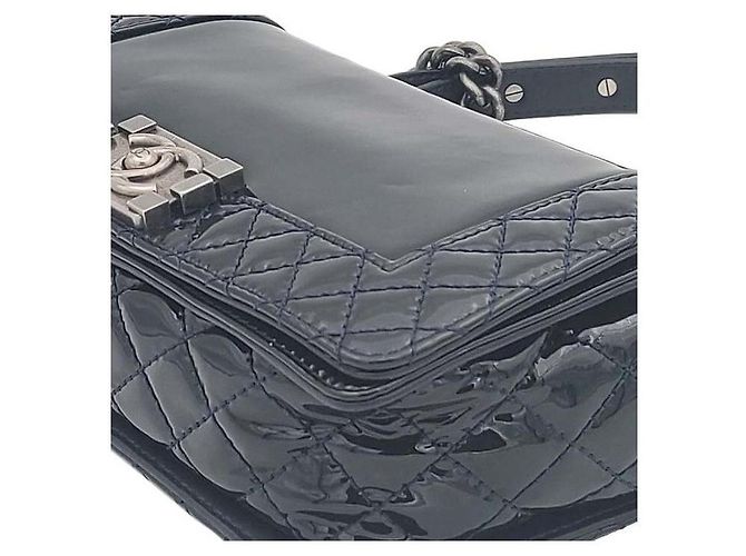 Chanel Borsa a tracolla Boy in vernice, misura Medium Nero - vista 7