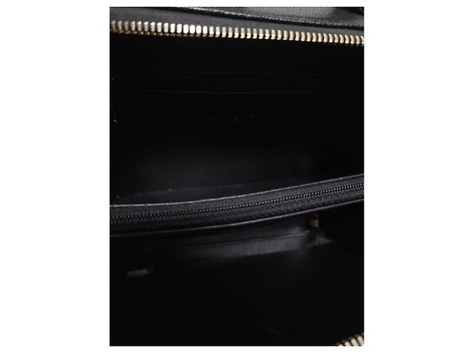 Chanel Borsa Tote con Manico Superiore e Spalla Black Caviar Gold-tone Cosmetic Medium Nero - vista 4