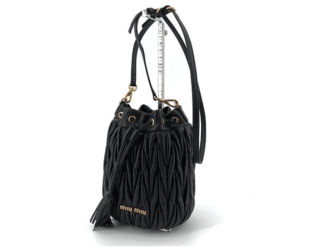 Miu Miu Borsa a secchiello in pelle a tracolla Nero - vista 2