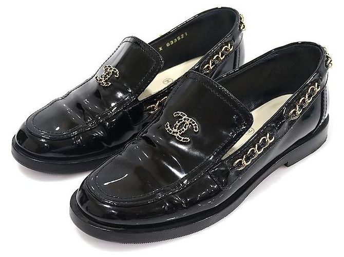 Chanel Mocassino da donna con catena logo CC in pelle vernice nera Nero - vista 2