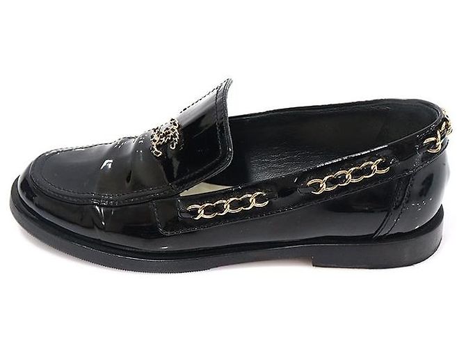 Chanel Mocassino da donna con catena logo CC in pelle vernice nera Nero - vista 3