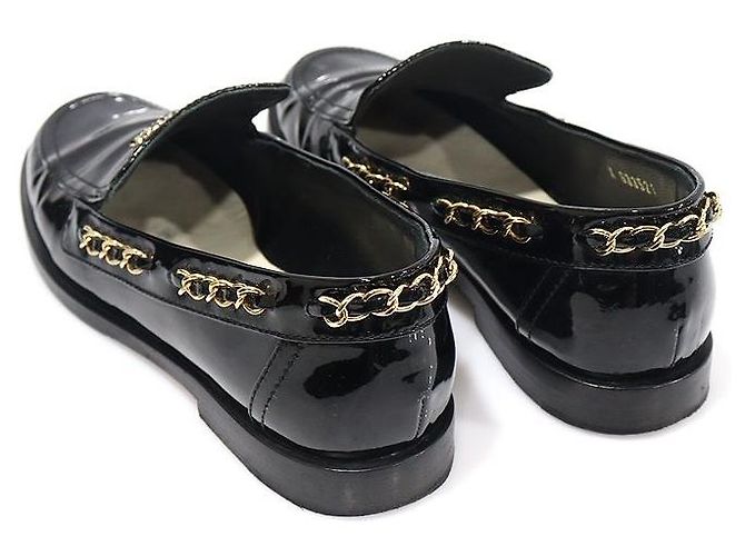 Chanel Mocassino da donna con catena logo CC in pelle vernice nera Nero - vista 4