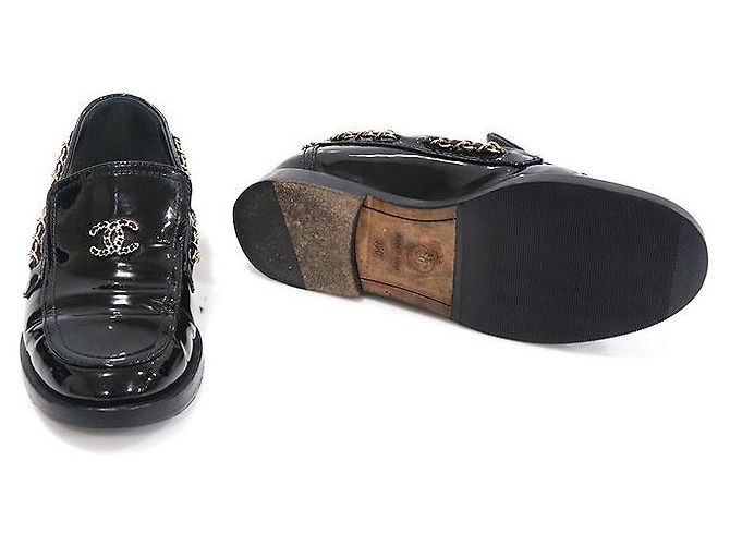 Chanel Mocassino da donna con catena logo CC in pelle vernice nera Nero - vista 5