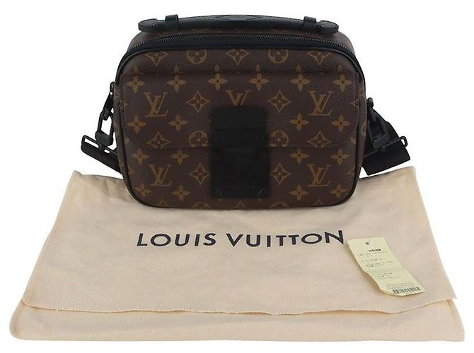 Louis Vuitton Borsa a tracolla messenger con chiusura monogramma Nero - vista 8
