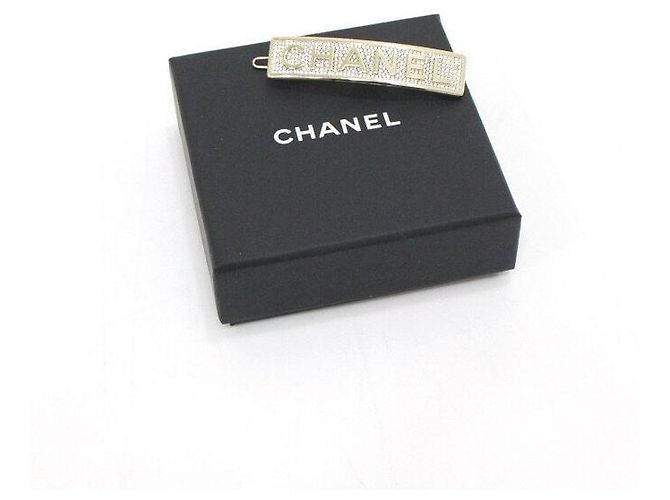 Chanel Fermaglio per capelli quadrato con iniziale in cristallo di stagione D'oro - vista 5