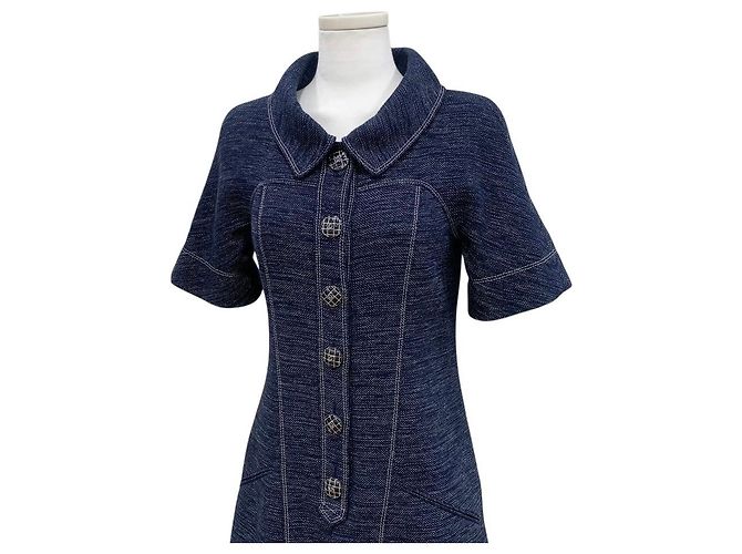 Chanel Tweed-Midikleid mit CC-Knöpfen und kurzen Ärmeln Blau - Ansicht 3