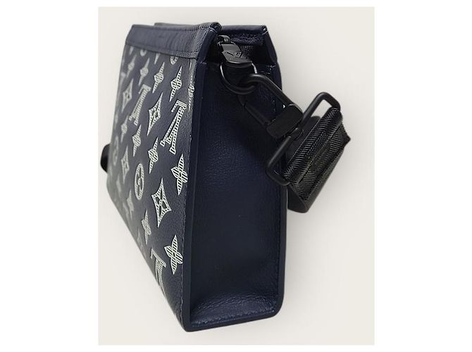 Louis Vuitton Portafoglio Wearable Gas Can con monogramma ombra blu inchiostro e bianco - vista 3