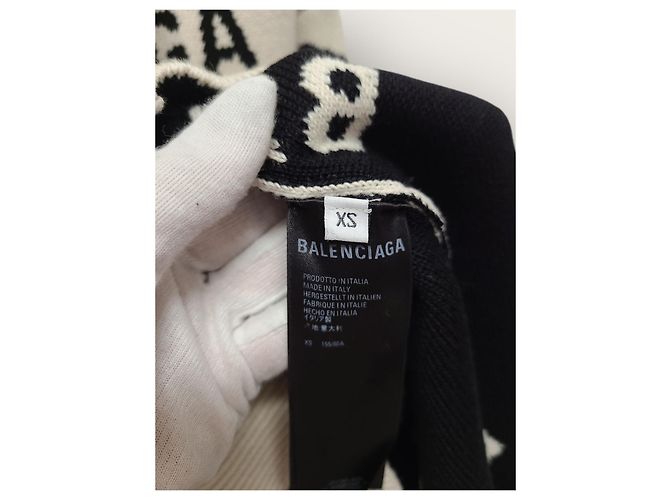 Balenciaga Weißer Strickpullover mit durchgehendem Multi-Logo-Print - Ansicht 5