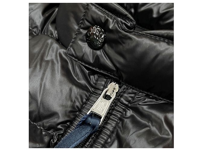 Moncler Acorus Short Down Puffer Black - view 8