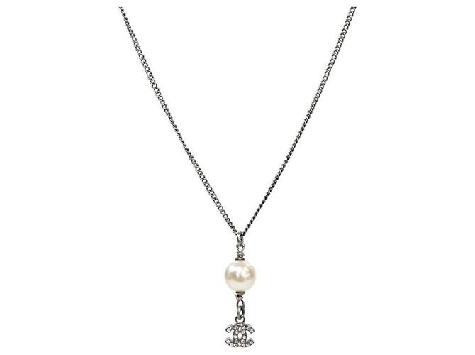 Chanel Collar Pearl Drop CC Plata - vista 2