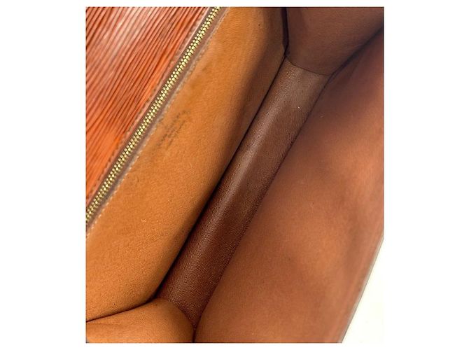 Louis Vuitton Bolso Epi Montsouris marrón Castaño - vista 12