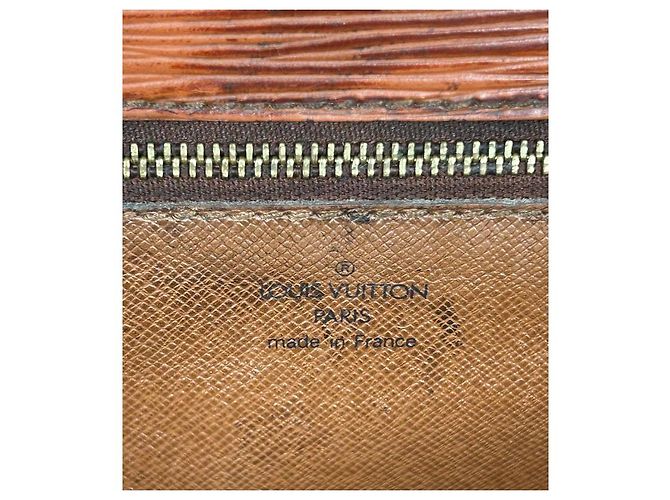 Louis Vuitton Bolso Epi Montsouris marrón Castaño - vista 13