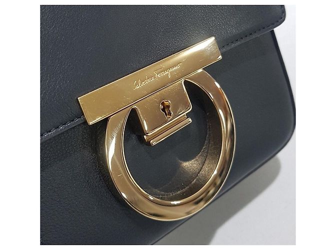 Salvatore Ferragamo Mini borsa a tracolla Atney Lock Nero - vista 3