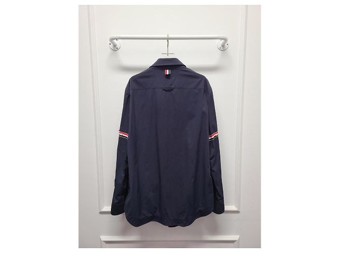 Thom Browne Giacca-camicia in nylon blu navy con dettaglio sulla manica con bottoni a pressione - vista 4