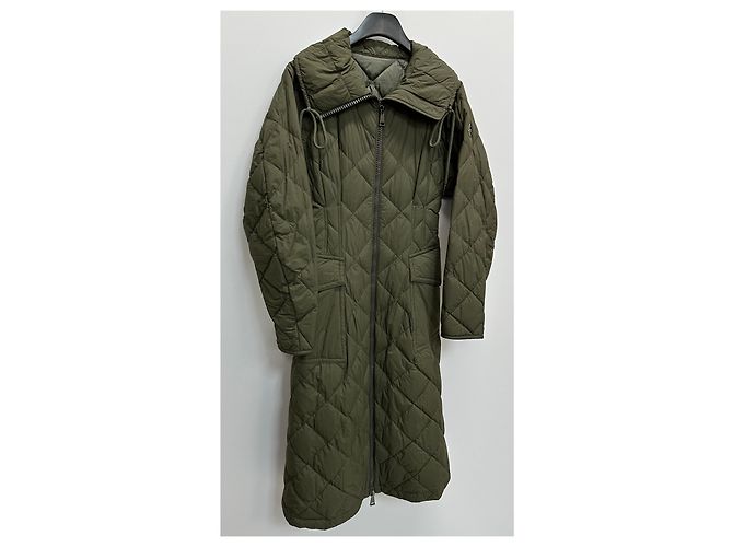Moncler CAPRIER Quilted Long Down Coat Black - view 3