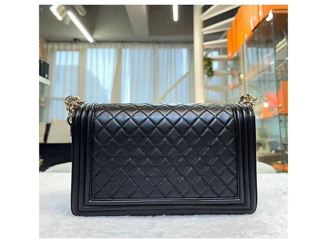Chanel Boy Bag aus Lammleder New Medium Schwarz Champagnergold - Ansicht 2