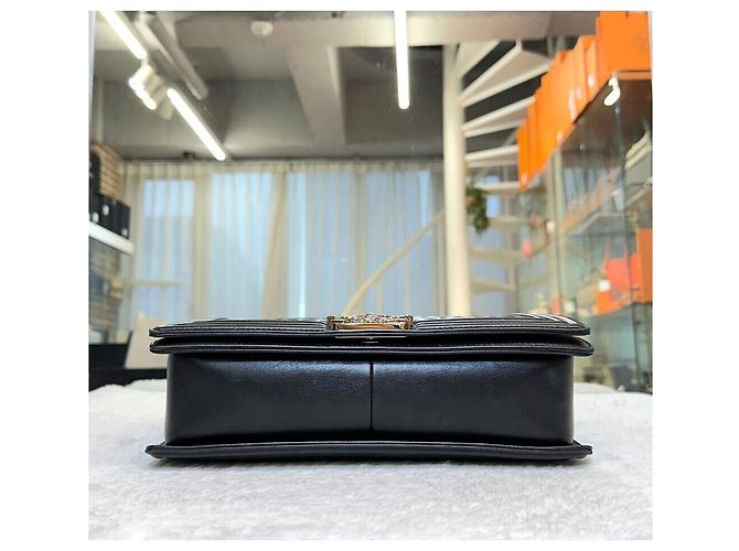 Chanel Boy Bag aus Lammleder New Medium Schwarz Champagnergold - Ansicht 3