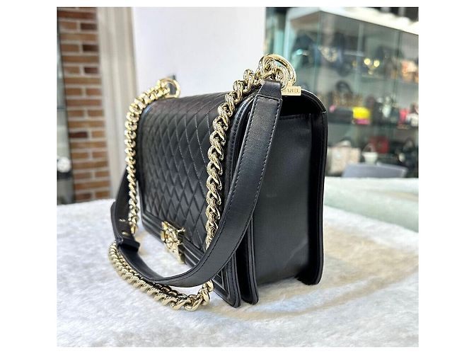 Chanel Boy Bag aus Lammleder New Medium Schwarz Champagnergold - Ansicht 4