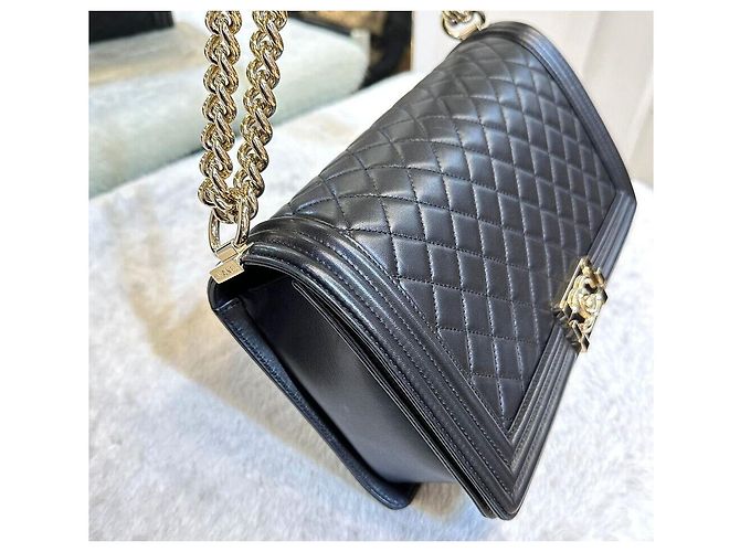 Chanel Boy Bag aus Lammleder New Medium Schwarz Champagnergold - Ansicht 6