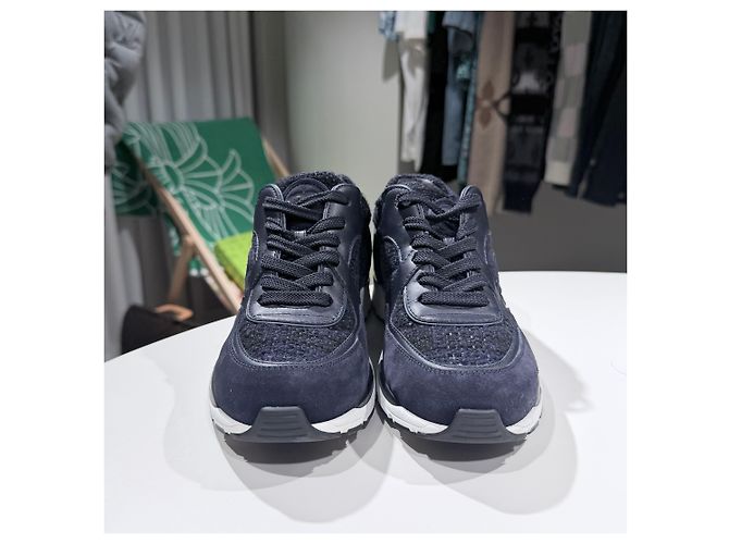 Chanel Sneakers in tweed e scamosciato Blu - vista 2