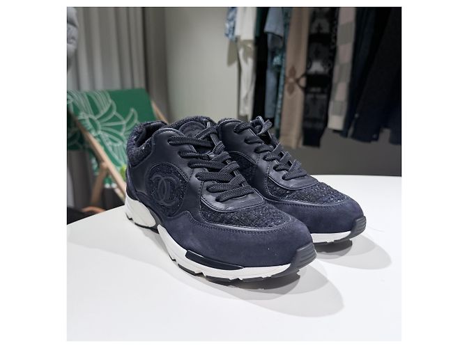 Chanel Sneakers in tweed e scamosciato Blu - vista 3