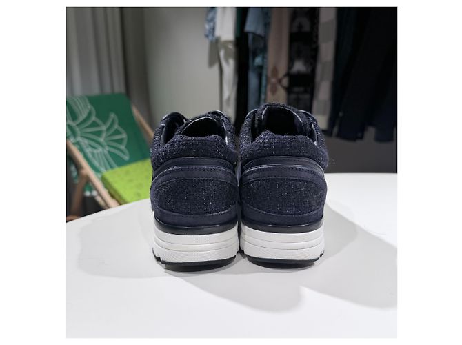 Chanel Sneakers in tweed e scamosciato Blu - vista 4