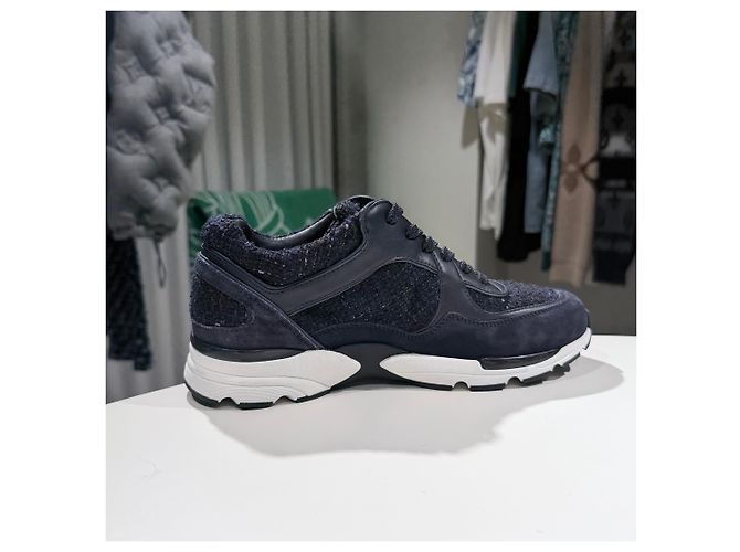 Chanel Sneakers in tweed e scamosciato Blu - vista 5